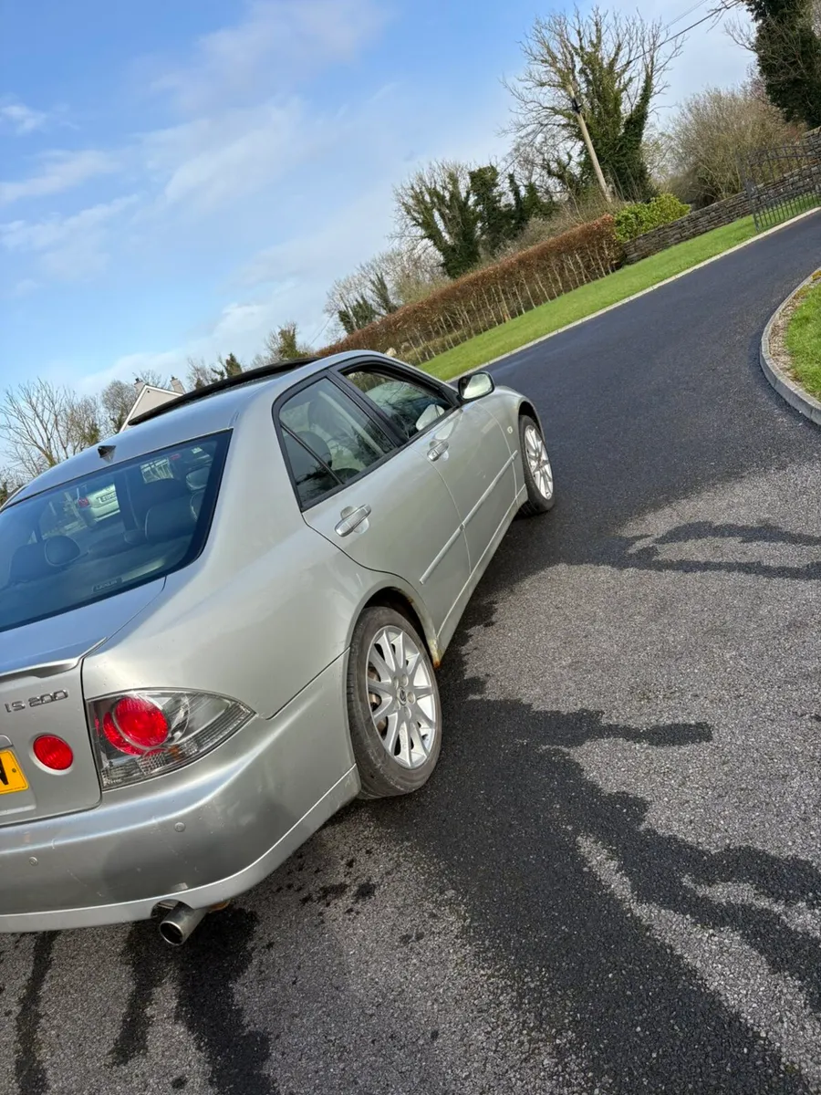 Lexus is200 - Image 3