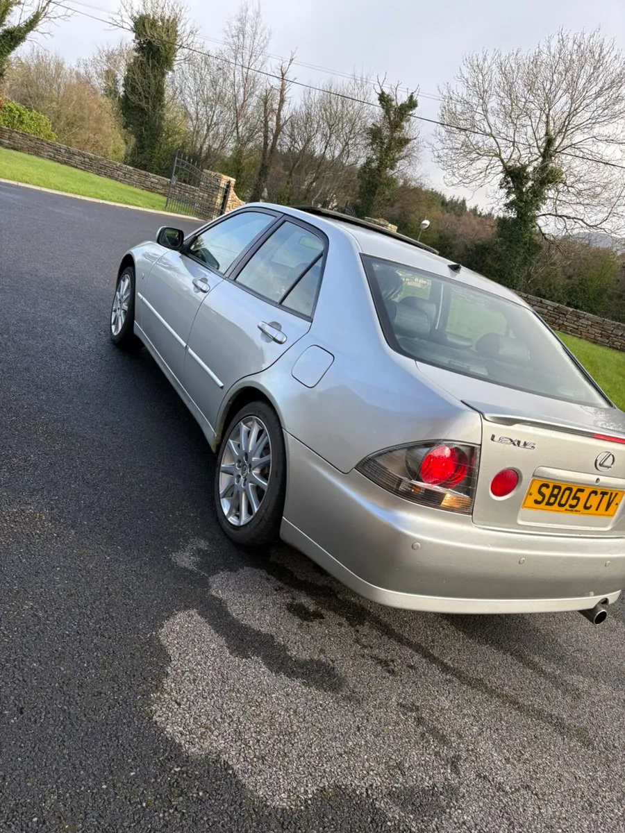 Lexus is200 - Image 4