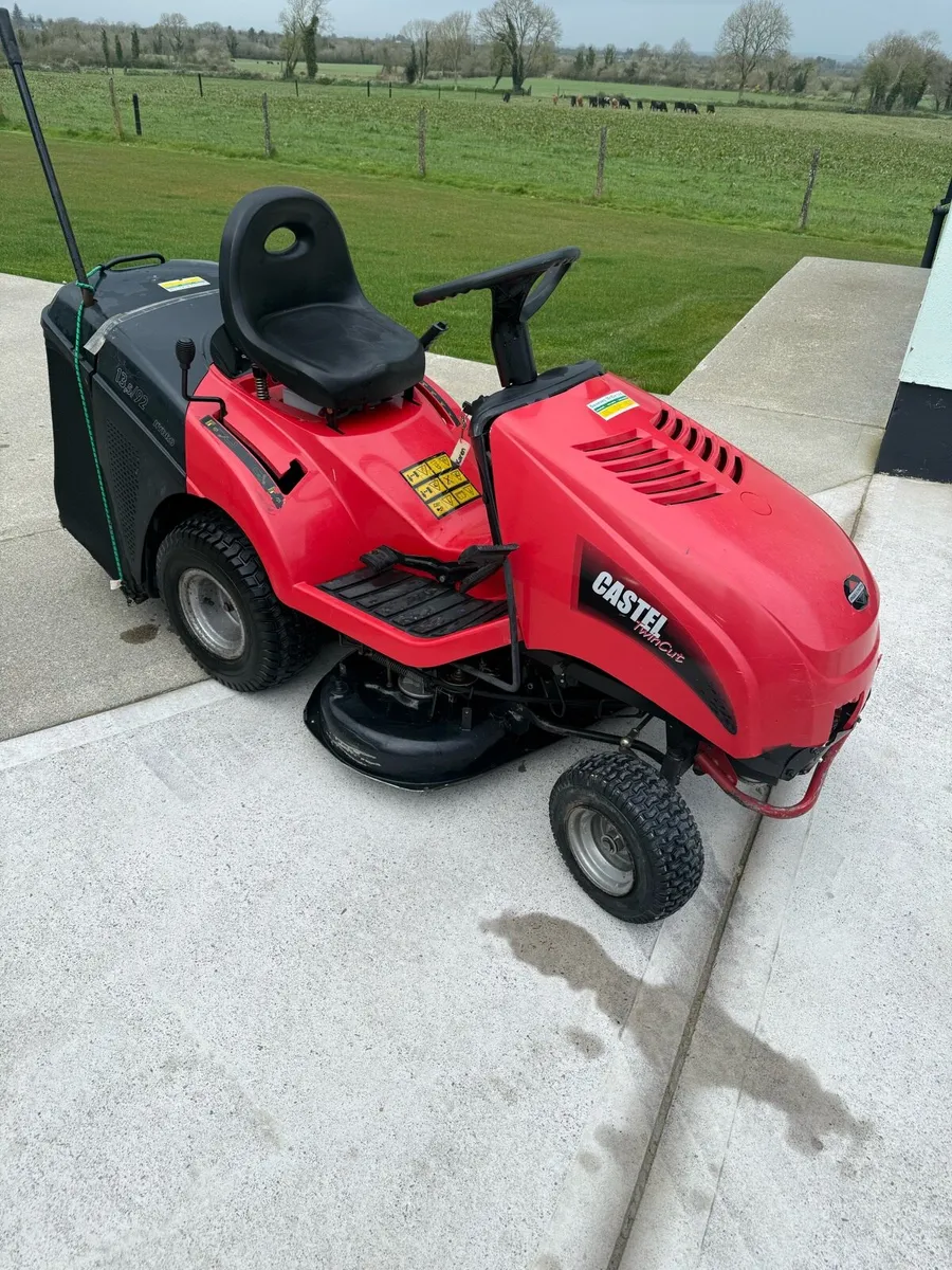 Ride on lawnmower - Image 1