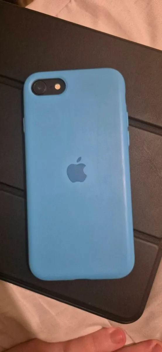Apple iphone  SE2 - Image 1