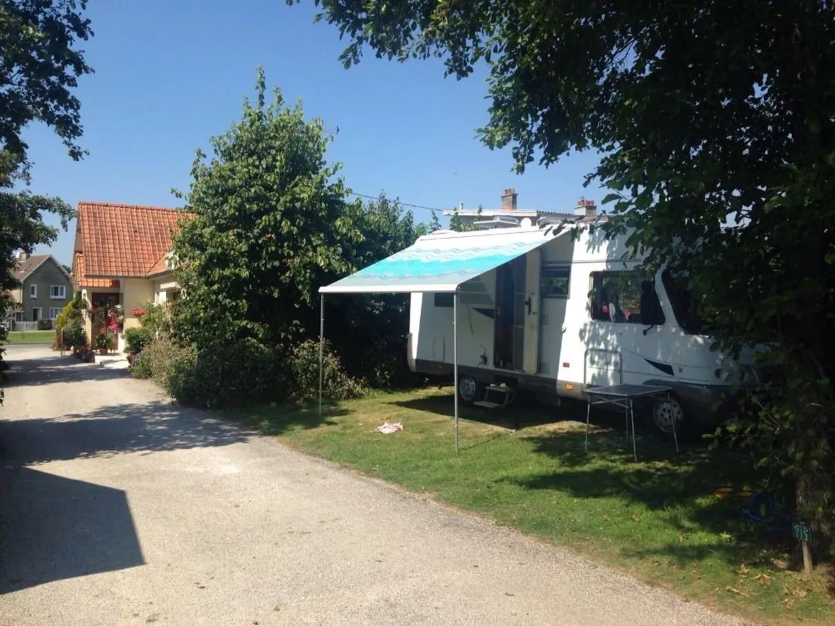 Hymer B575 (04) 6 Seatbelts  5/6 Berth CVRT Low km - Image 1