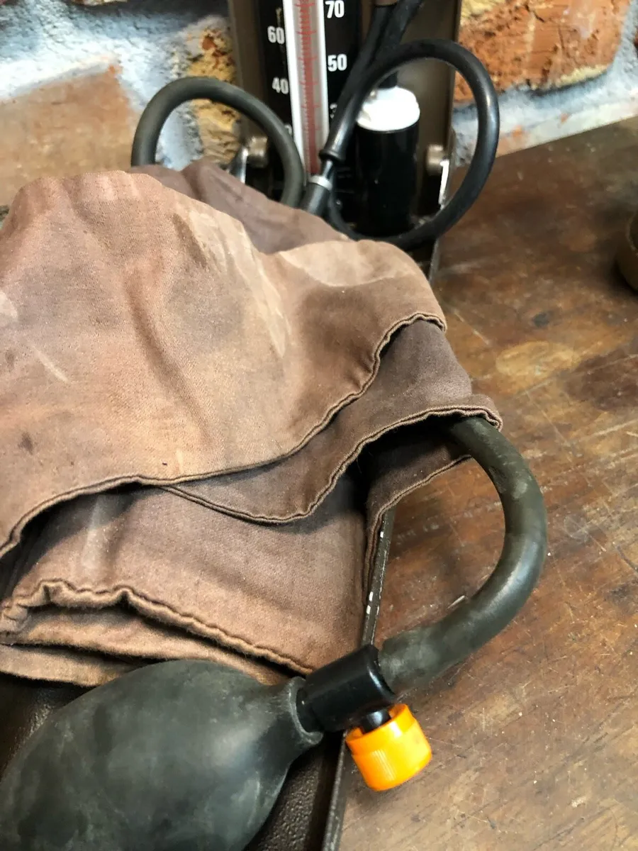 Vintage Blood pressure monitor - Image 3