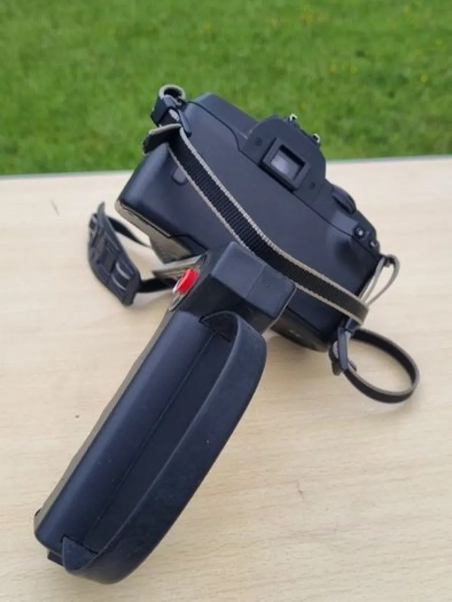 Canon EOS 5000 with 38-76mm EF zoom - Image 2