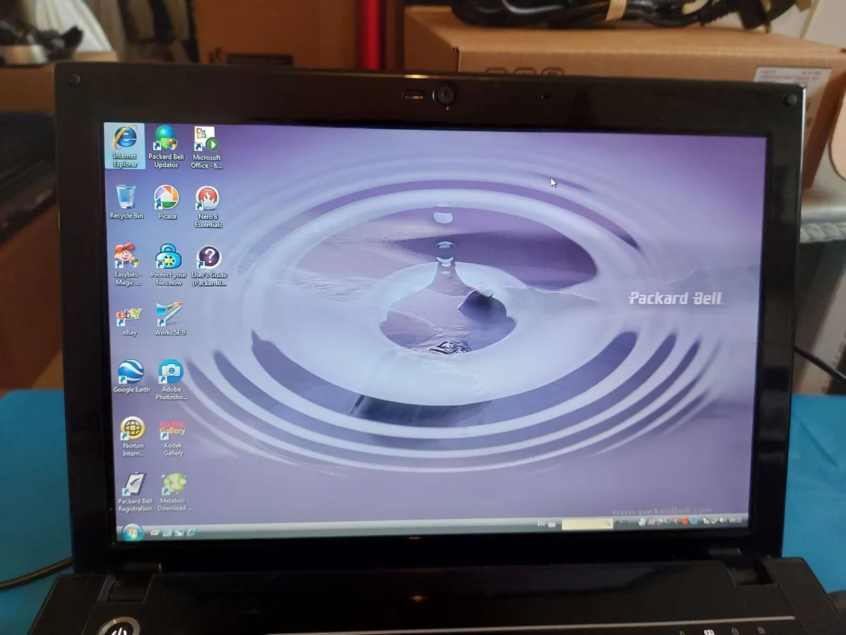 Packard Bell Easynote Laptop, 4GB, 120GB WiFi - Image 1