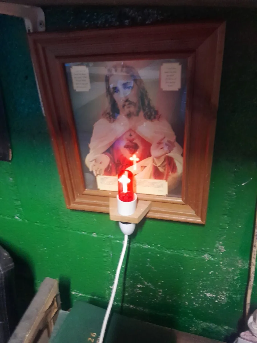 Sacred heart picture lamp - Image 3