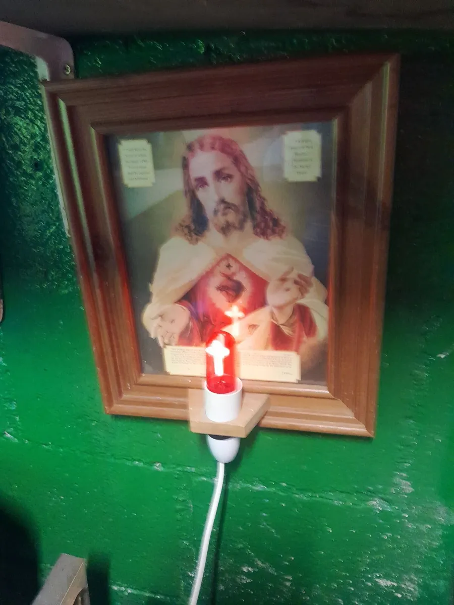 Sacred heart picture lamp - Image 1