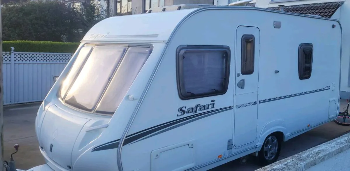 Abbey safari - Image 1