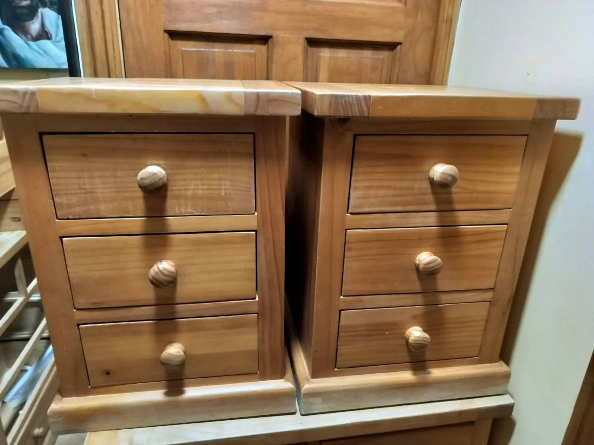 2 bedlockers - Image 1