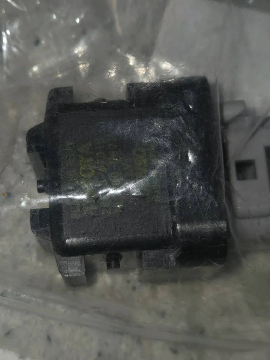 2016 Rav 4 Relay assembly for Glow plugs - Image 4