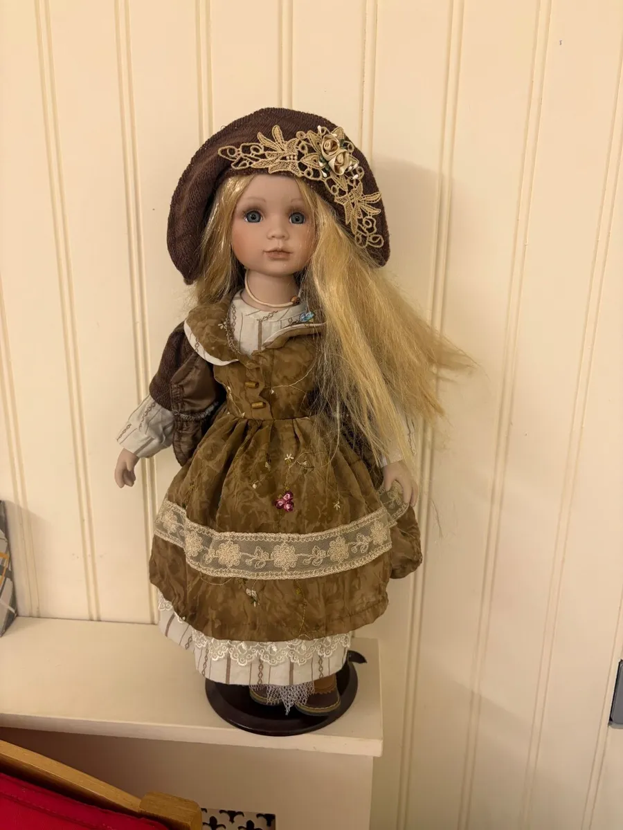 Antique doll - Image 1