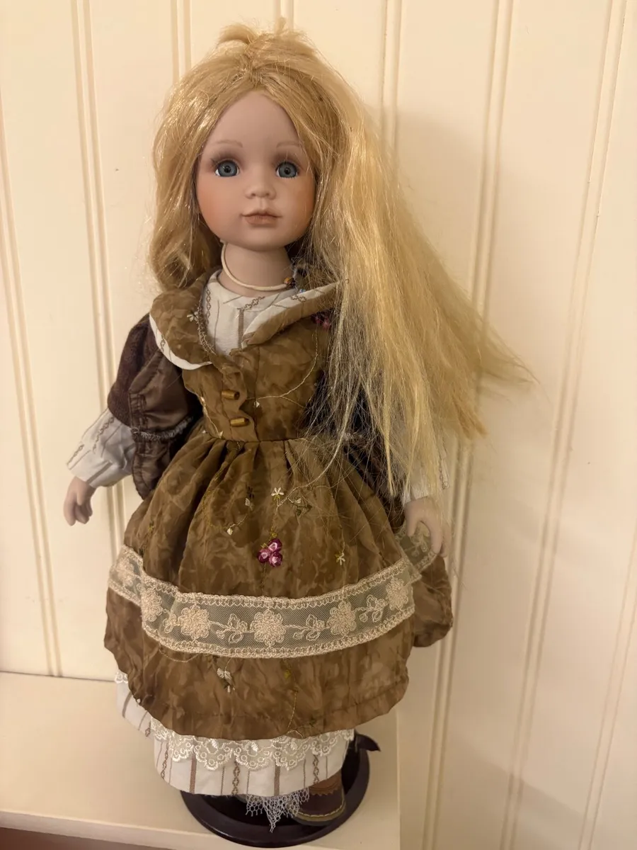 Antique doll - Image 2