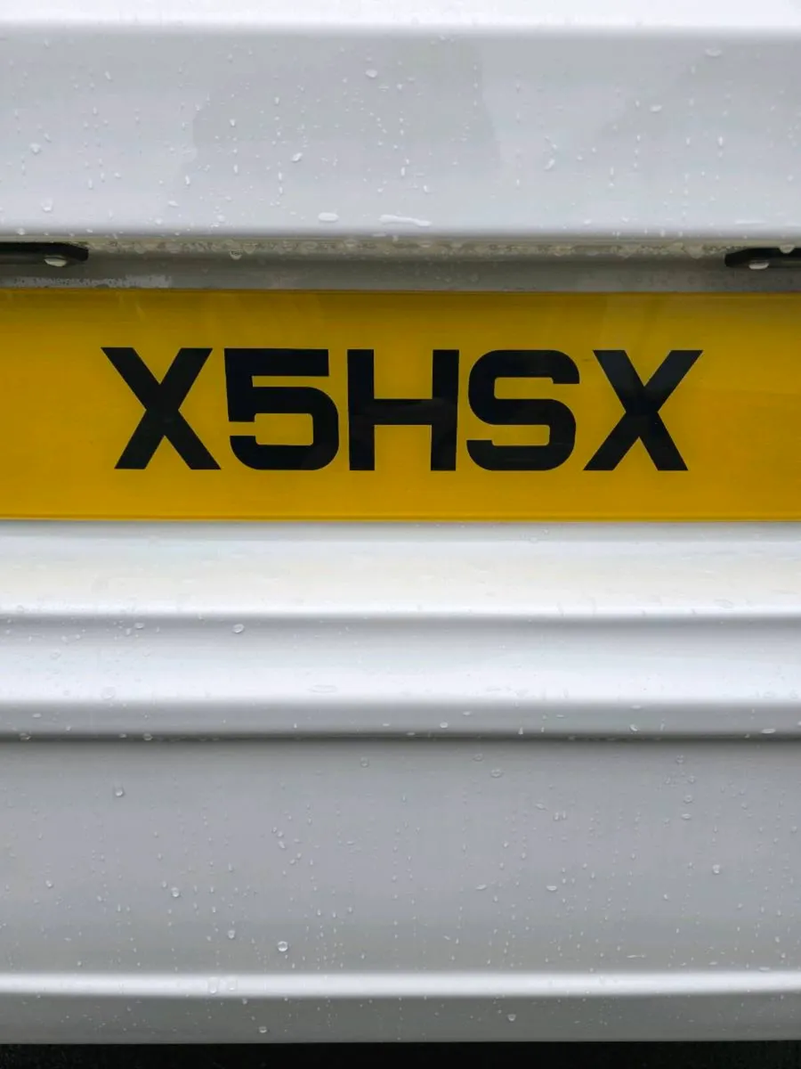 Vehicle registration plate