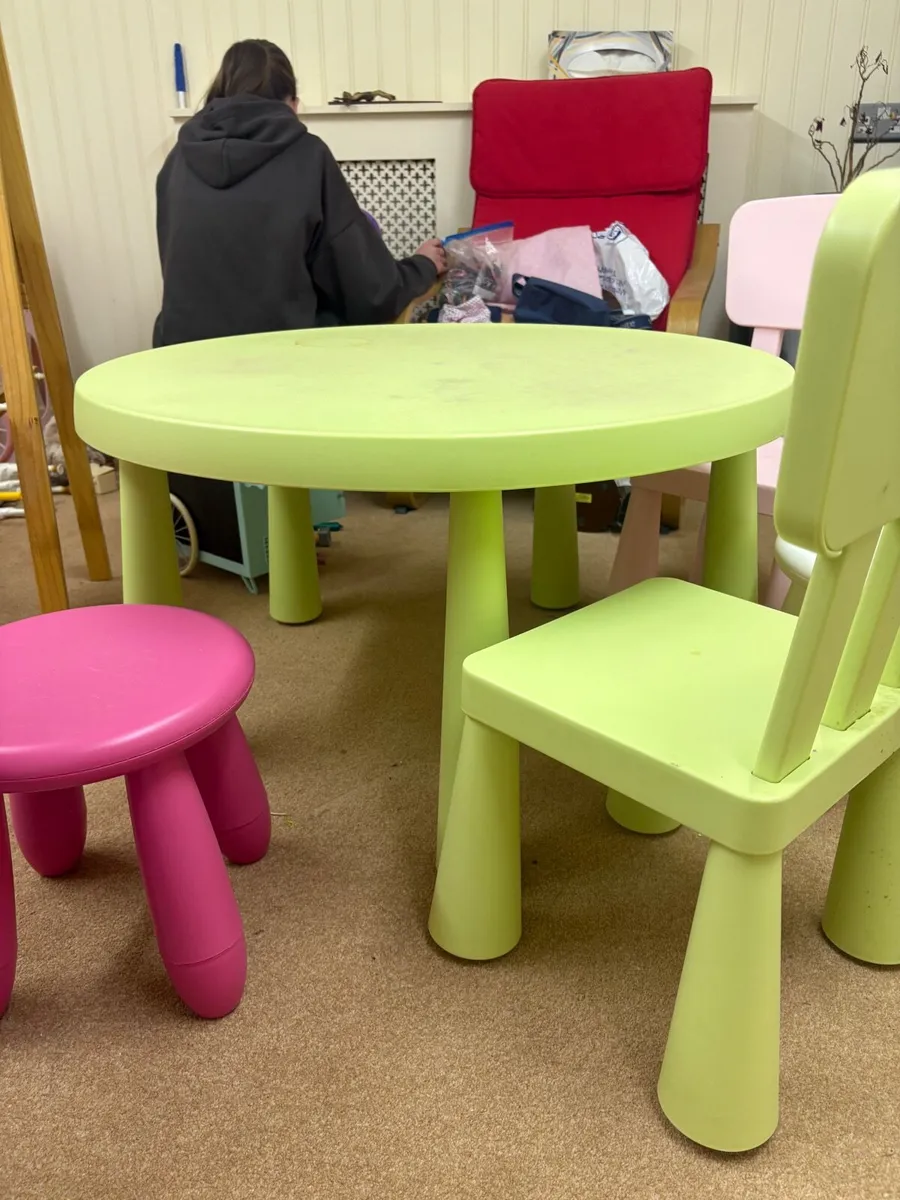 Child’s table and chairs - Image 2
