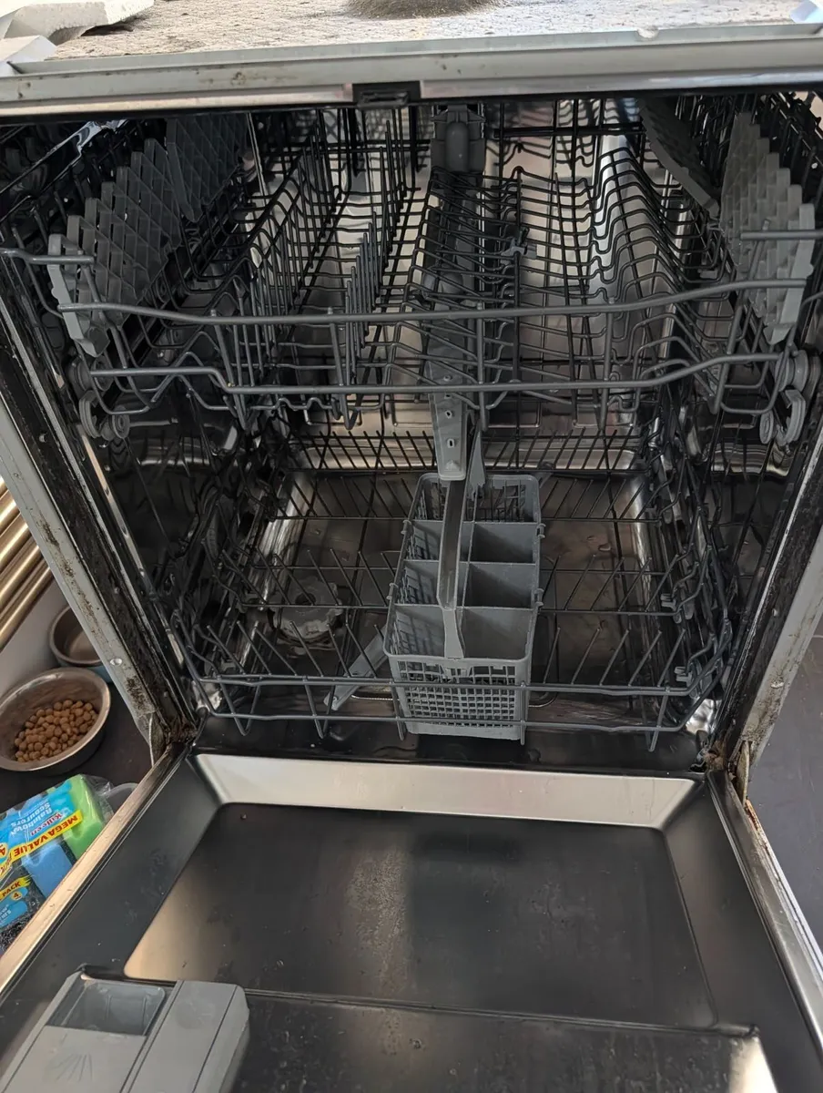 Integrated Dishwasher - Image 4