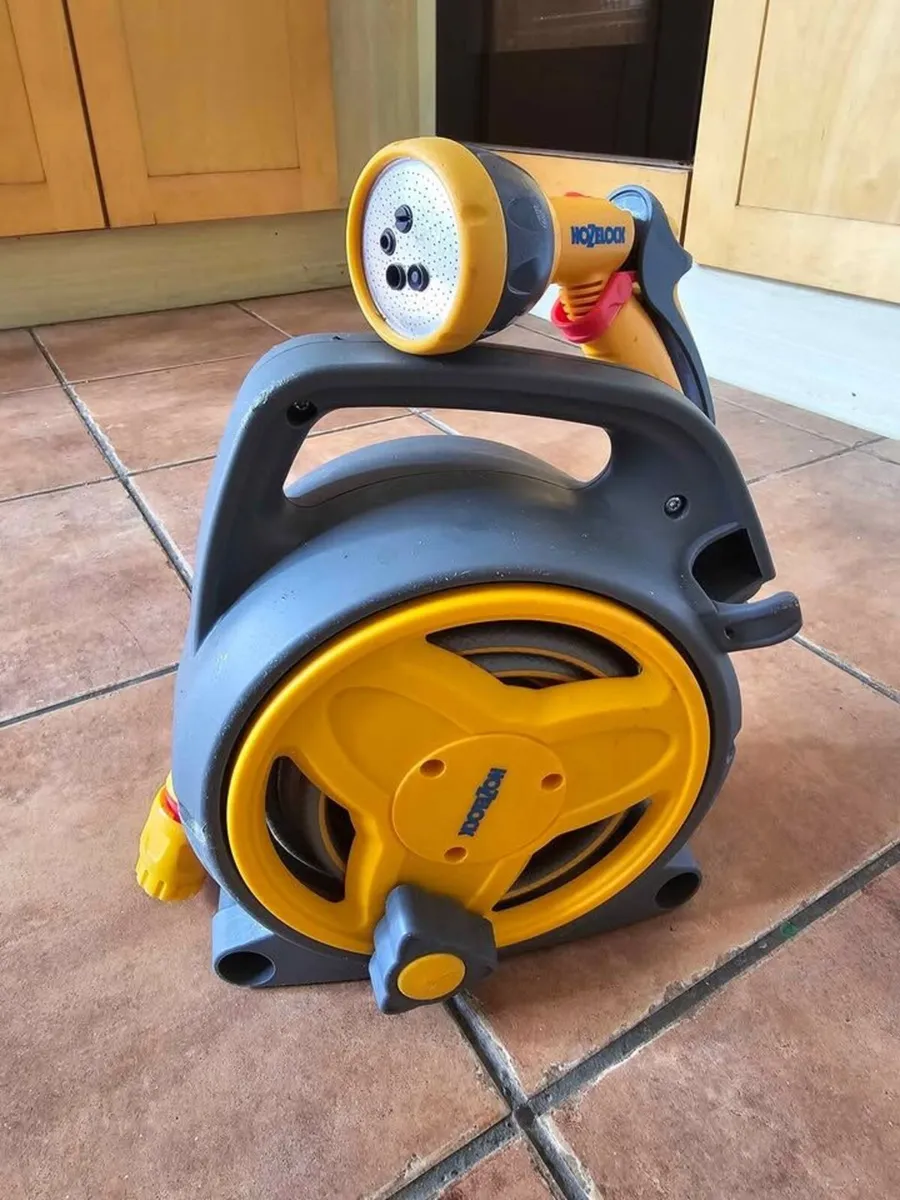 Hozelock Compact Hose Reel with Spray Gun 10 meter - Image 2