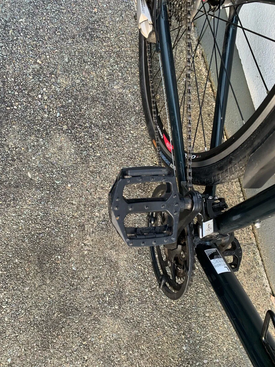 Giant  road bike large frame - Image 3