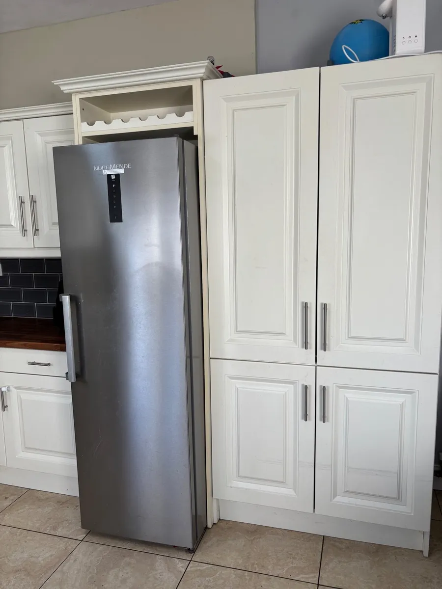 Kitchen and appliances, oven dishwasher fridge - Image 3