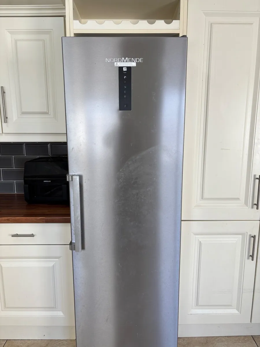 Kitchen and appliances, oven dishwasher fridge - Image 4