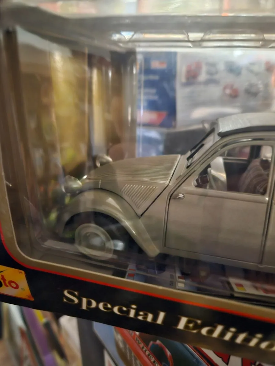 Corgi Maisto Citroën 2CV 1.18 - Image 2
