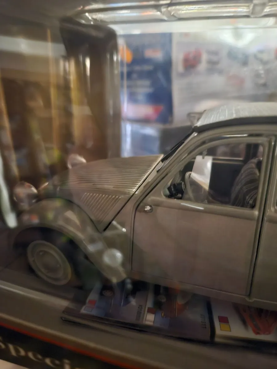 Corgi Maisto Citroën 2CV 1.18 - Image 3