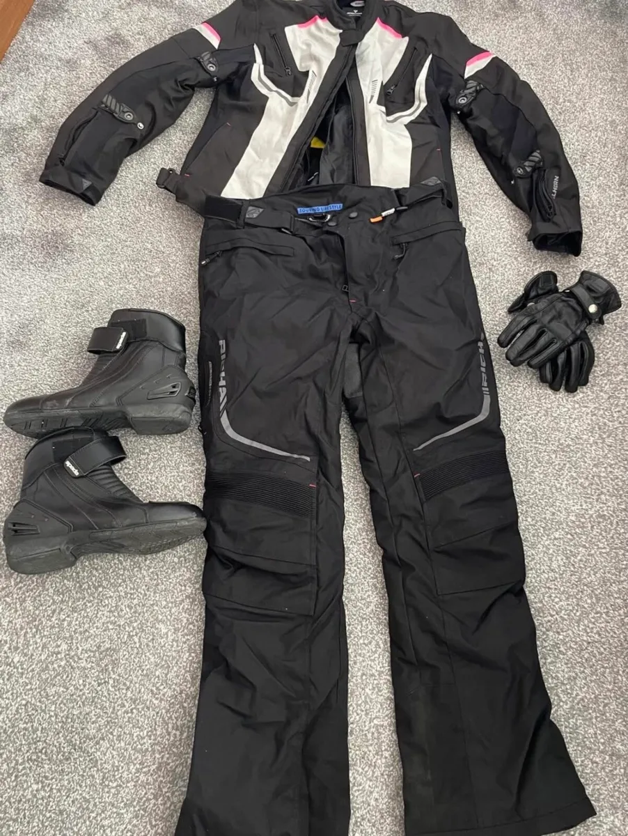 Full set of woman motorbike clothes - Image 1