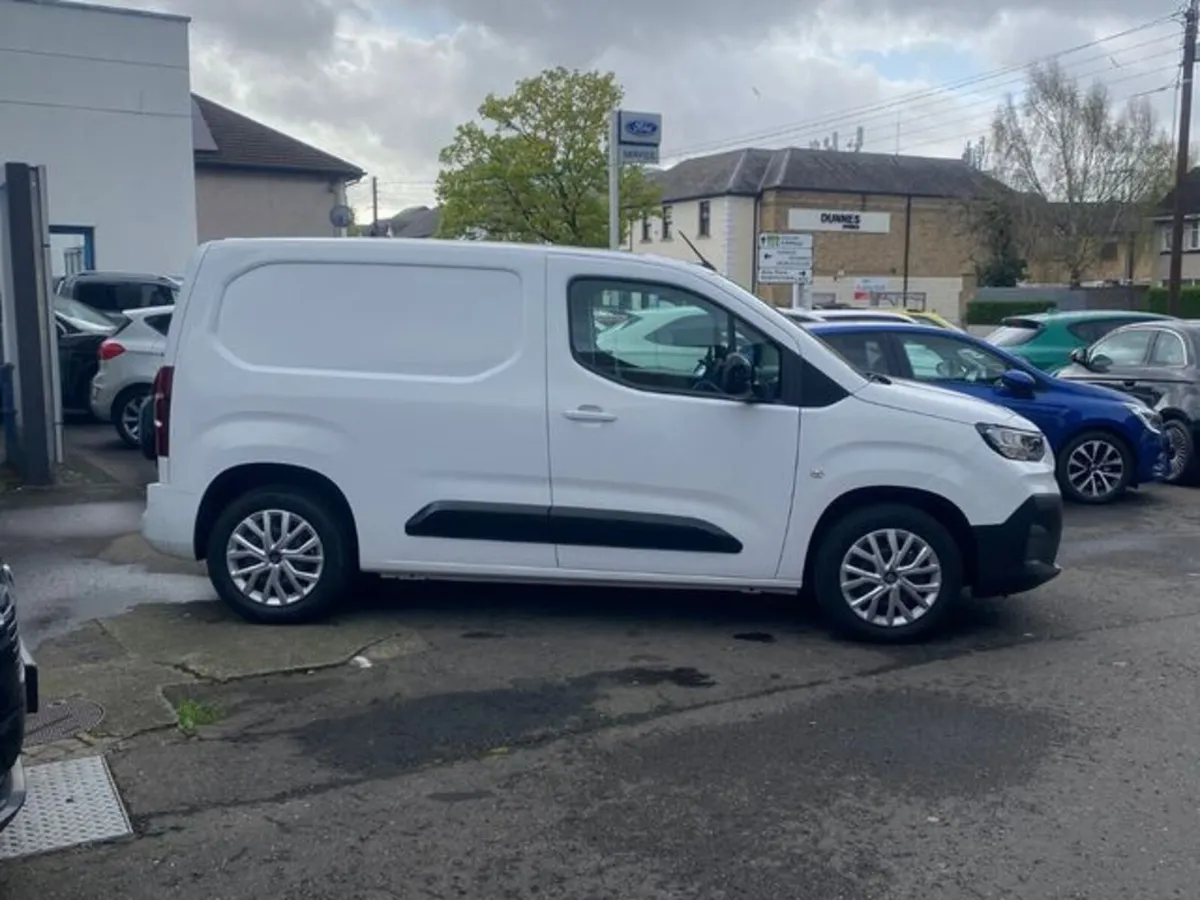 Fiat Doblo SWB 1 5 100HP 650KG Tecn - Image 4