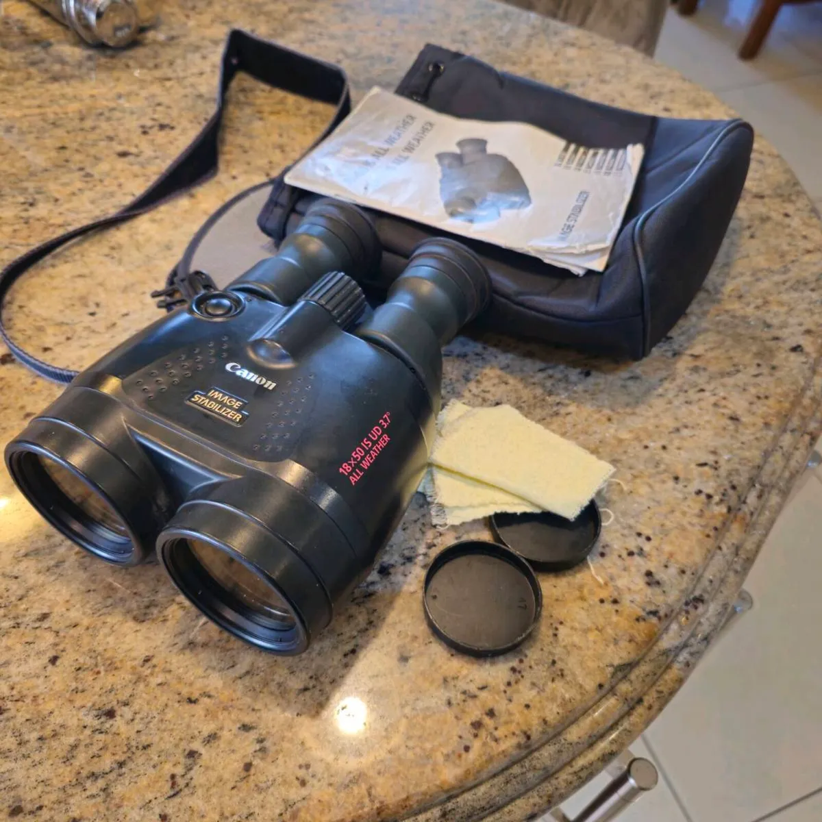 Canon 18 x 50 Binoculars Astronomy stabilised - Image 1