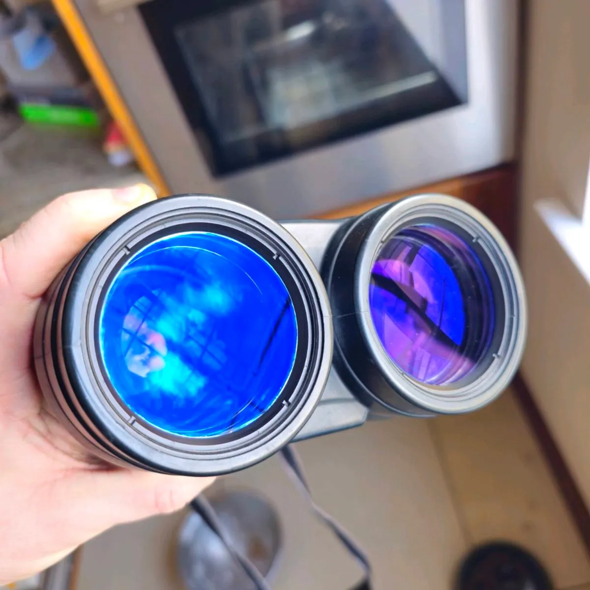 Canon 18 x 50 Binoculars Astronomy stabilised - Image 2