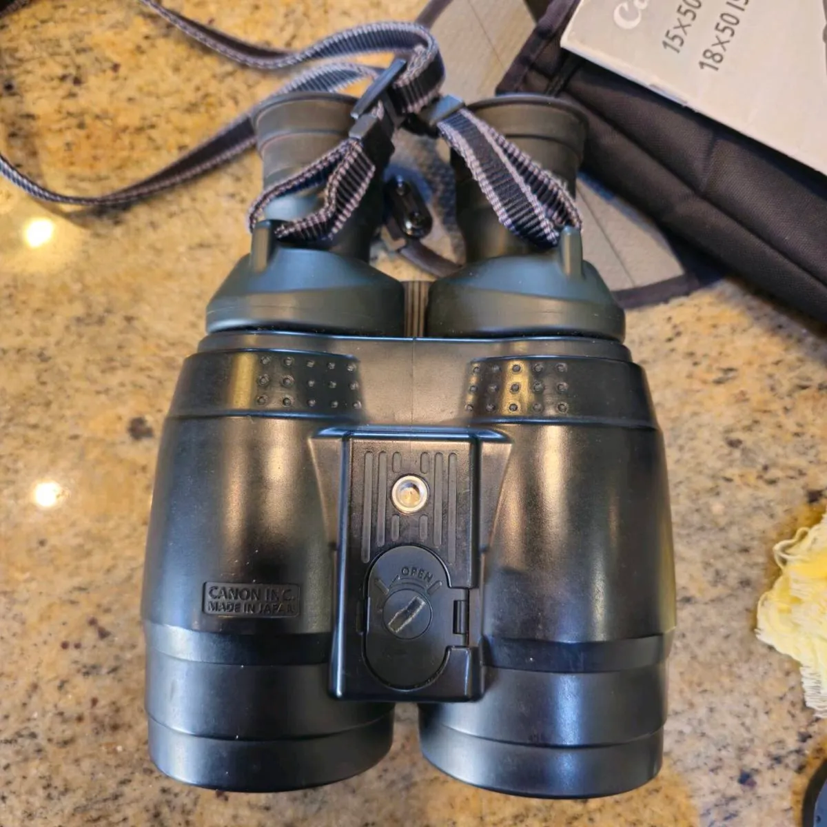 Canon 18 x 50 Binoculars Astronomy stabilised - Image 4