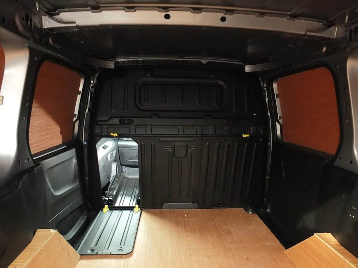 2023 Peugeot Partner Small Panel Van - Image 4