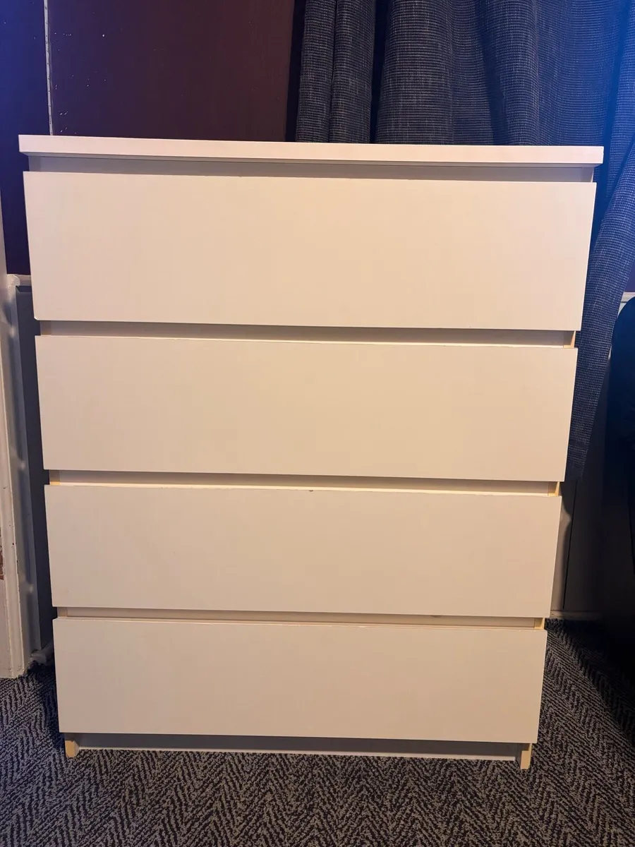 White chest of drawers