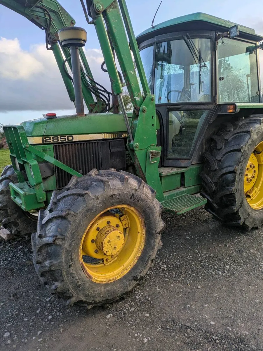 John Deere 2850 - Image 1