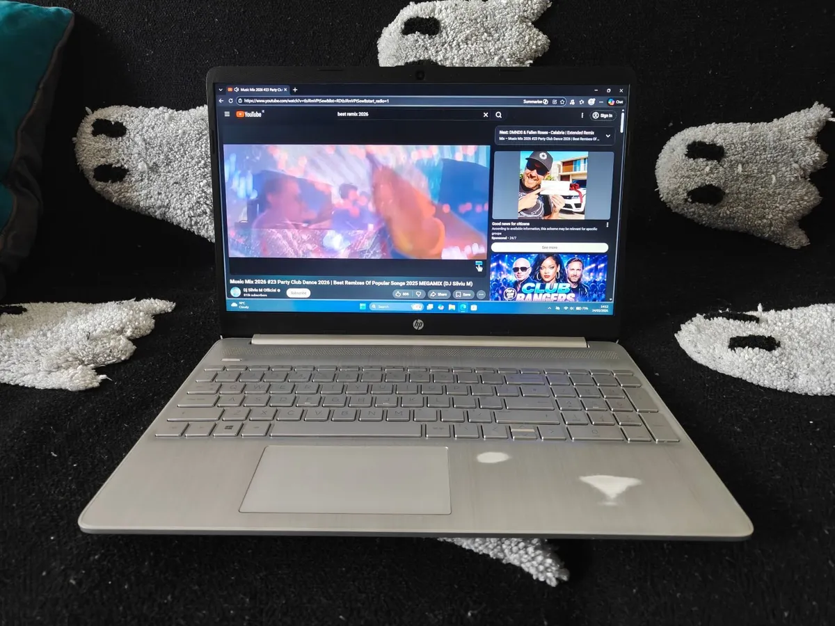 HP 15s Ryzen 5 - 8GB RAM - 256GB SSD - Image 2