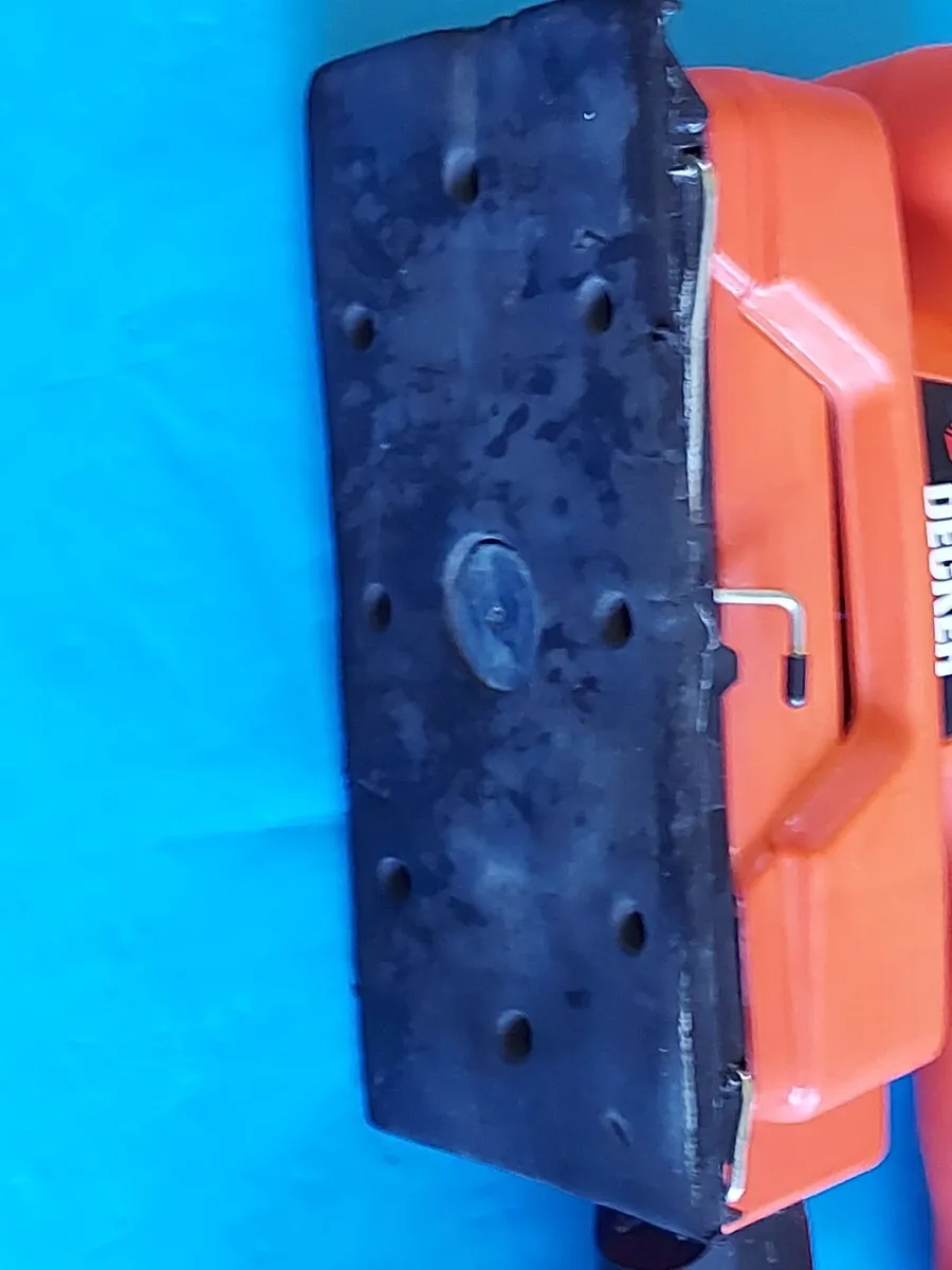 Black & Decker KA300 Orbital Sander 1/3 Sheet 240V - Image 3