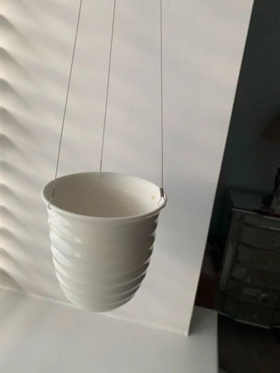 BRAND NEW The Coach House Dingle Hanging Planter - Image 2