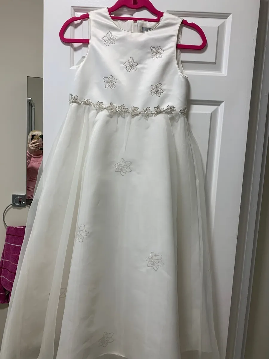 Girls communion dresses and boys communion suit - Image 3