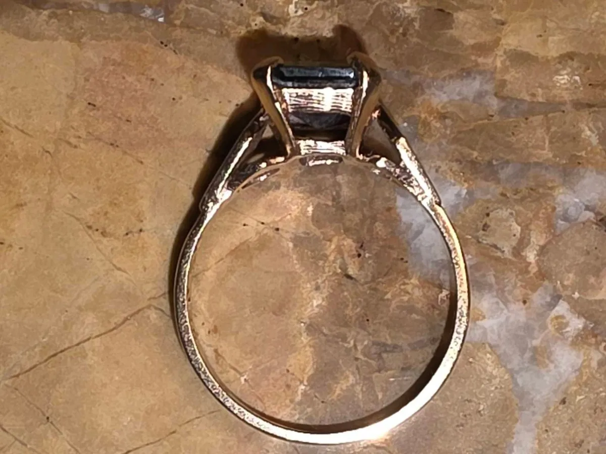 THICK SQUARE GARNET, 9CT Gold CHUNKY Dress Ring ! - Image 2