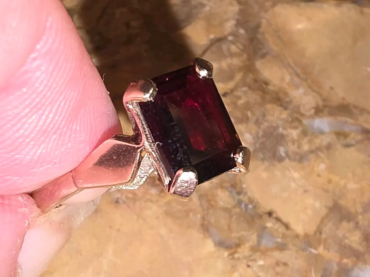 THICK SQUARE GARNET, 9CT Gold CHUNKY Dress Ring ! - Image 4