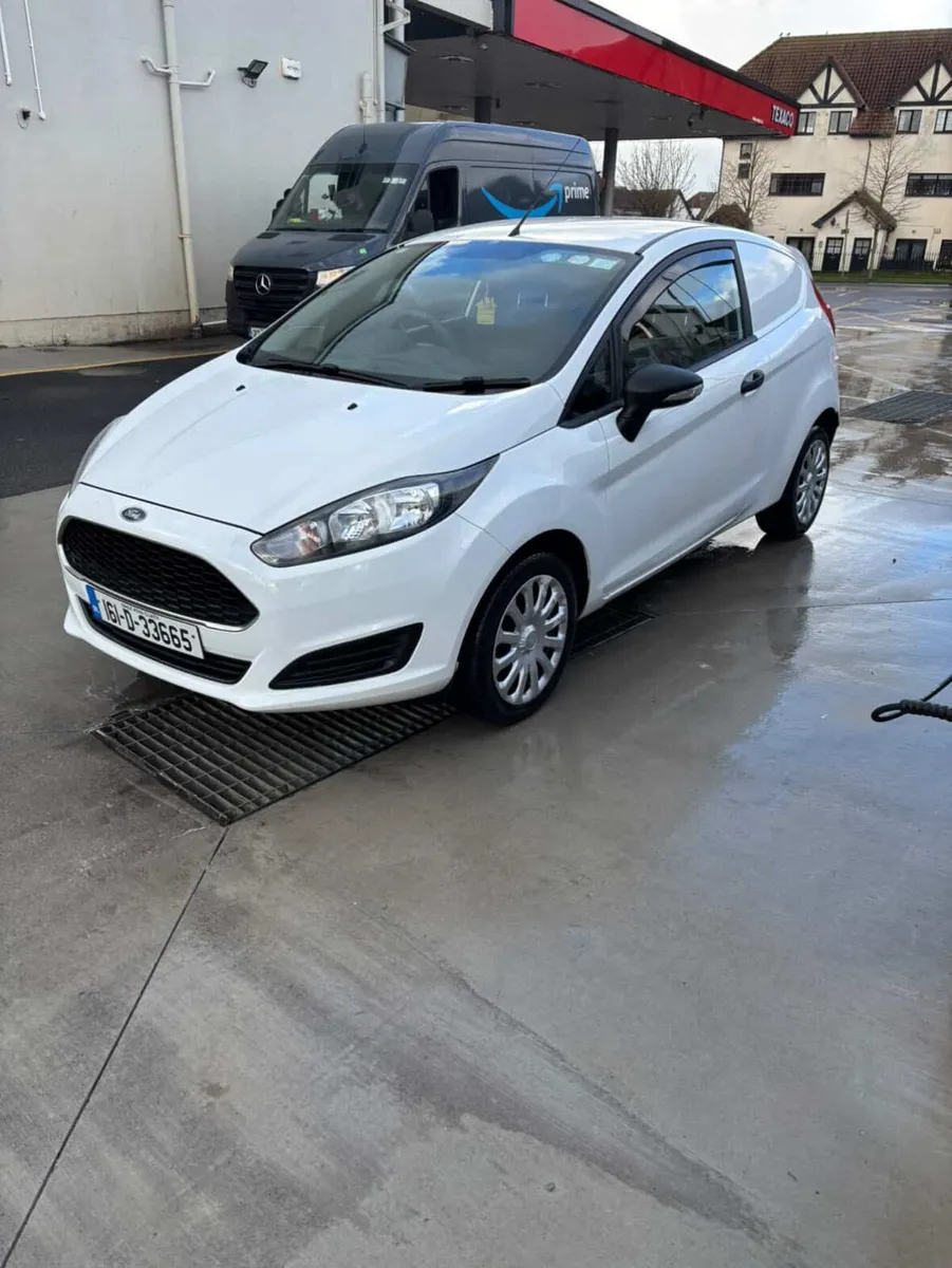 Ford Fiesta car van 2016 - Image 1