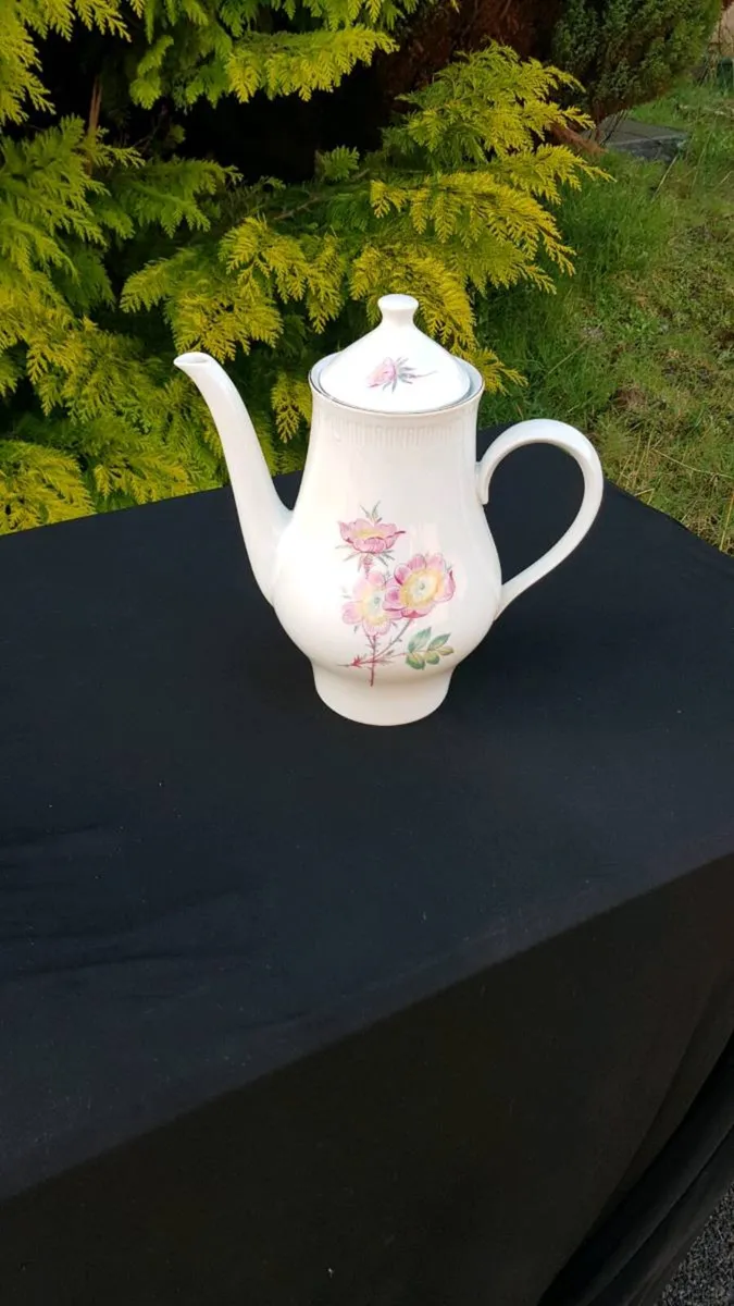 China tea pot postage possible - Image 1