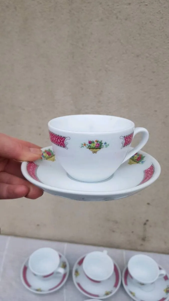 6 small tea cups and saucers postage possible - Image 2