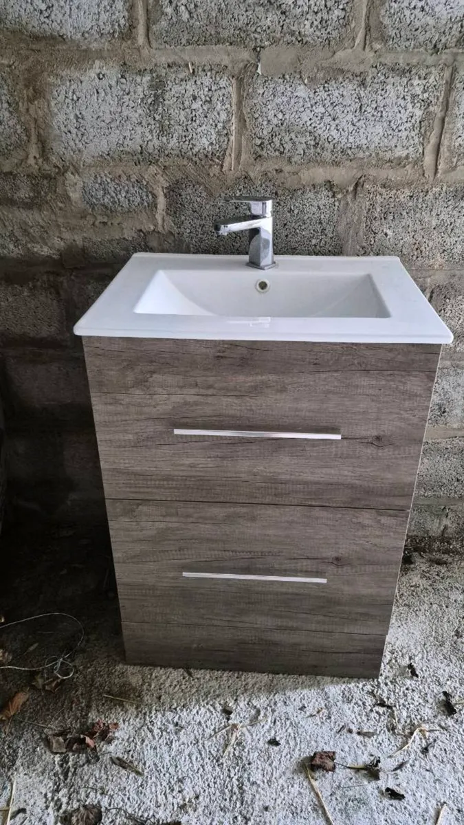 Bathroom sink units - Image 1