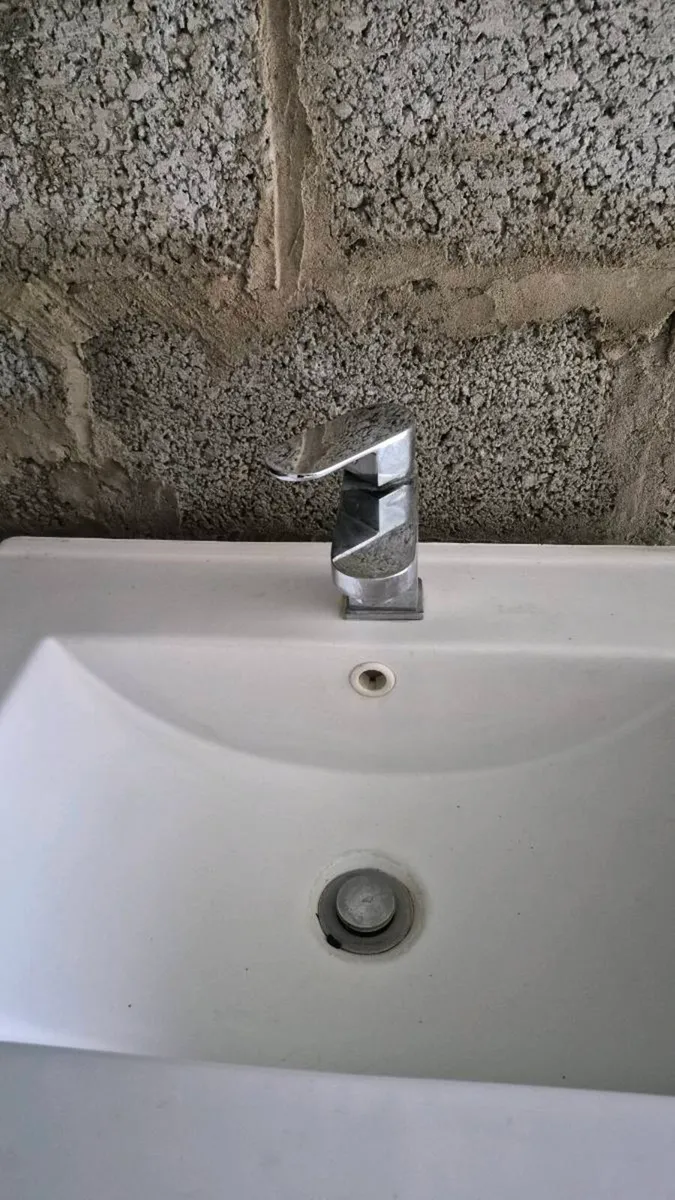 Bathroom sink units - Image 2