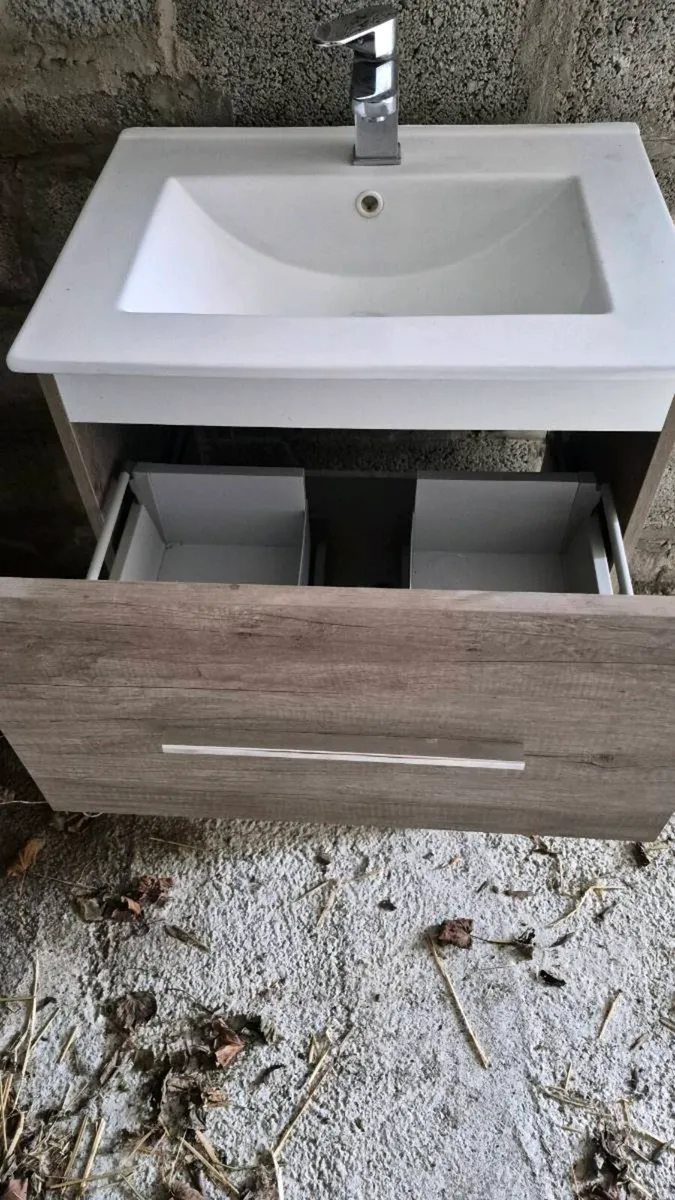 Bathroom sink units - Image 3