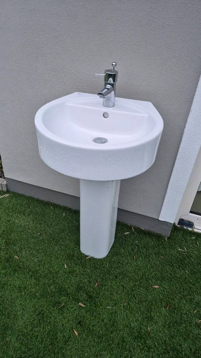 Bathroom sink units - Image 4