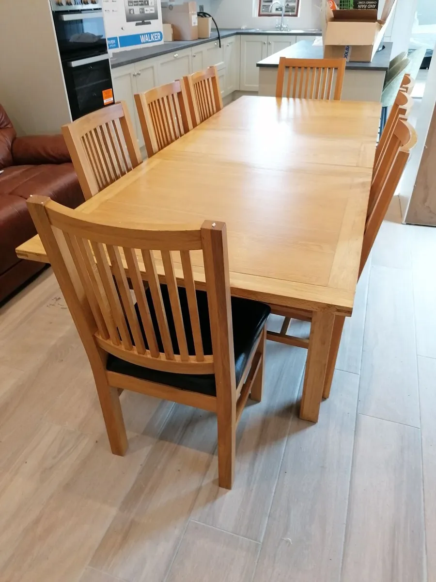 Willis & Gambier Dining Table & 8 Chairs - Image 1