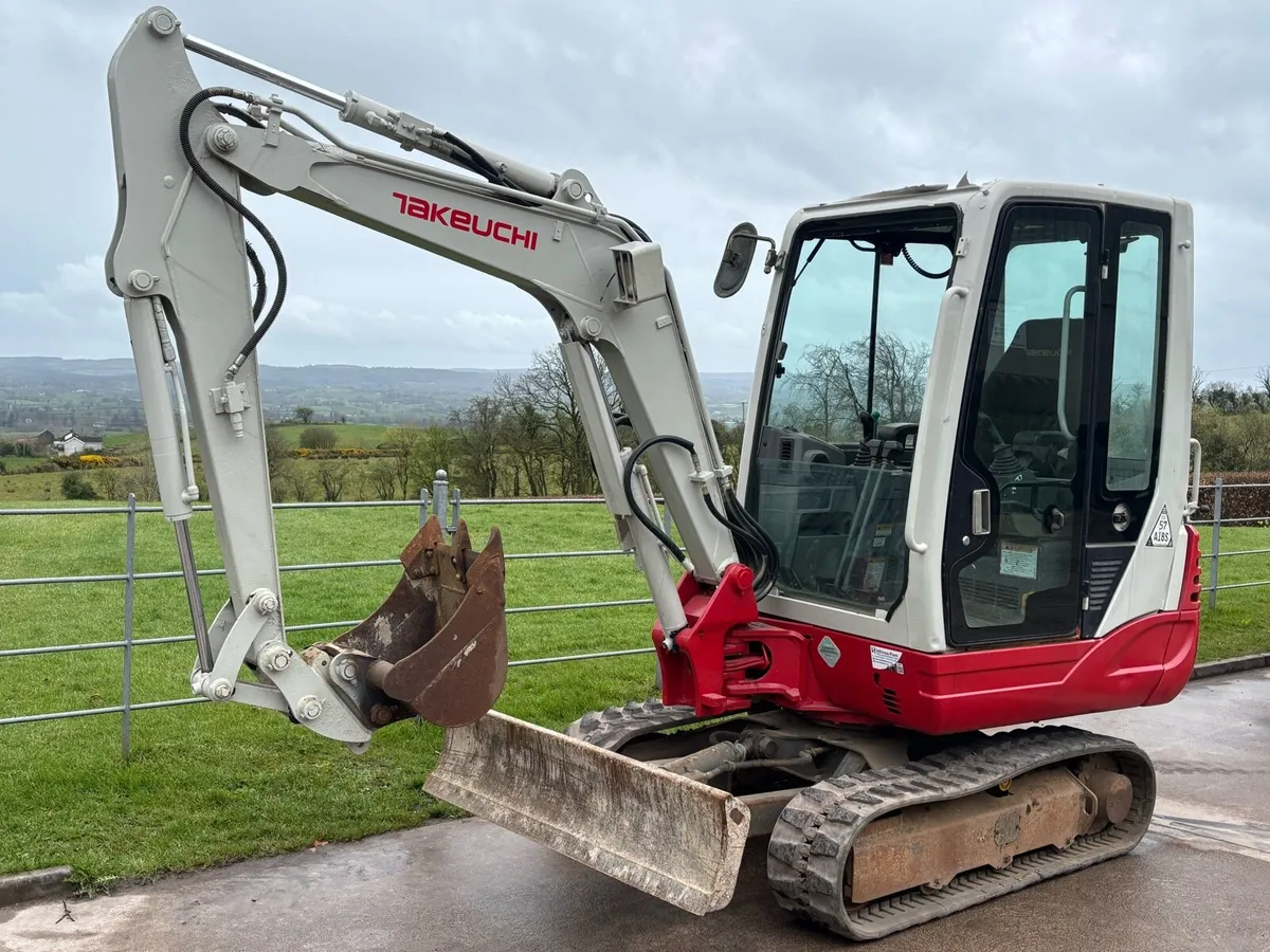 Takeuchi 3 Ton Digger - Image 1