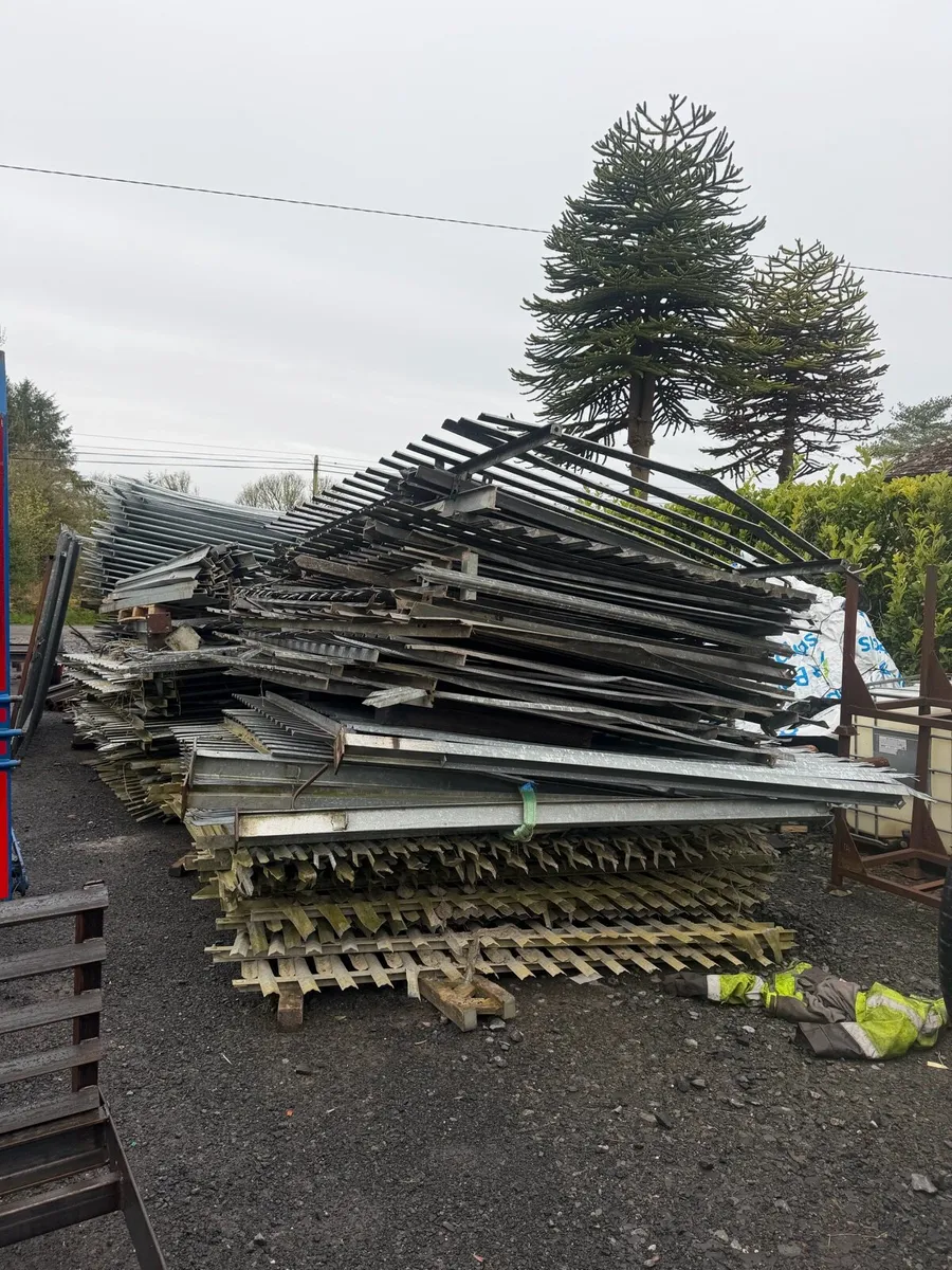 Wanted palisade fencing