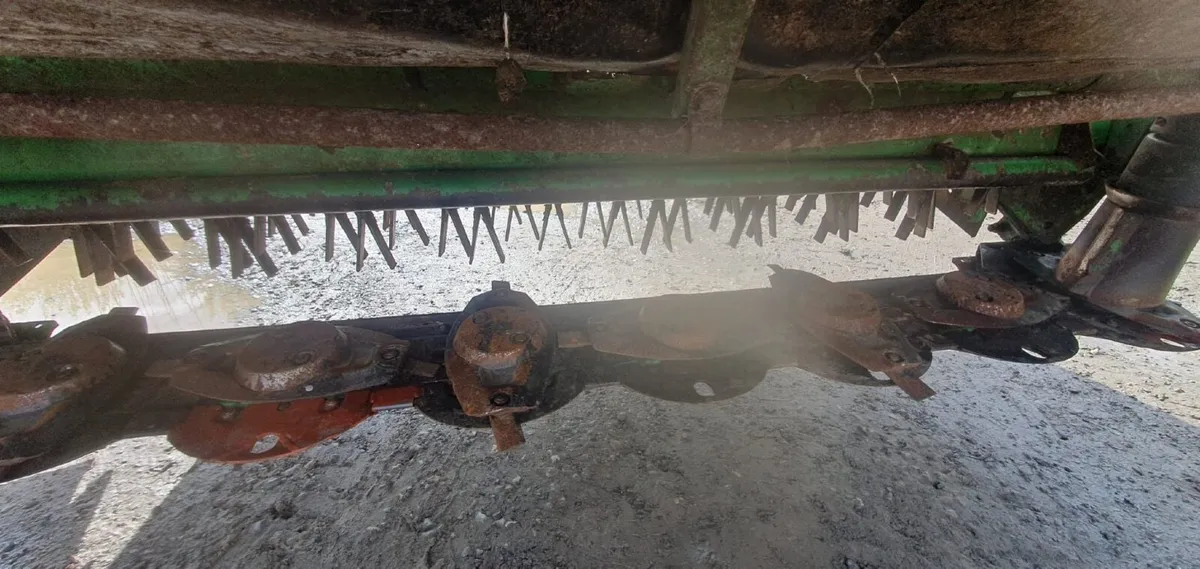 John Deere 131 ten foot conditioner mower - Image 3