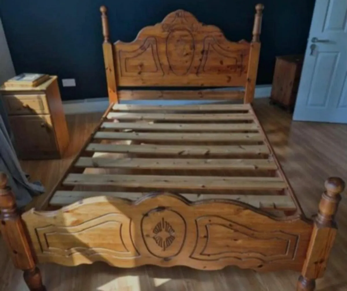 Double pine bed